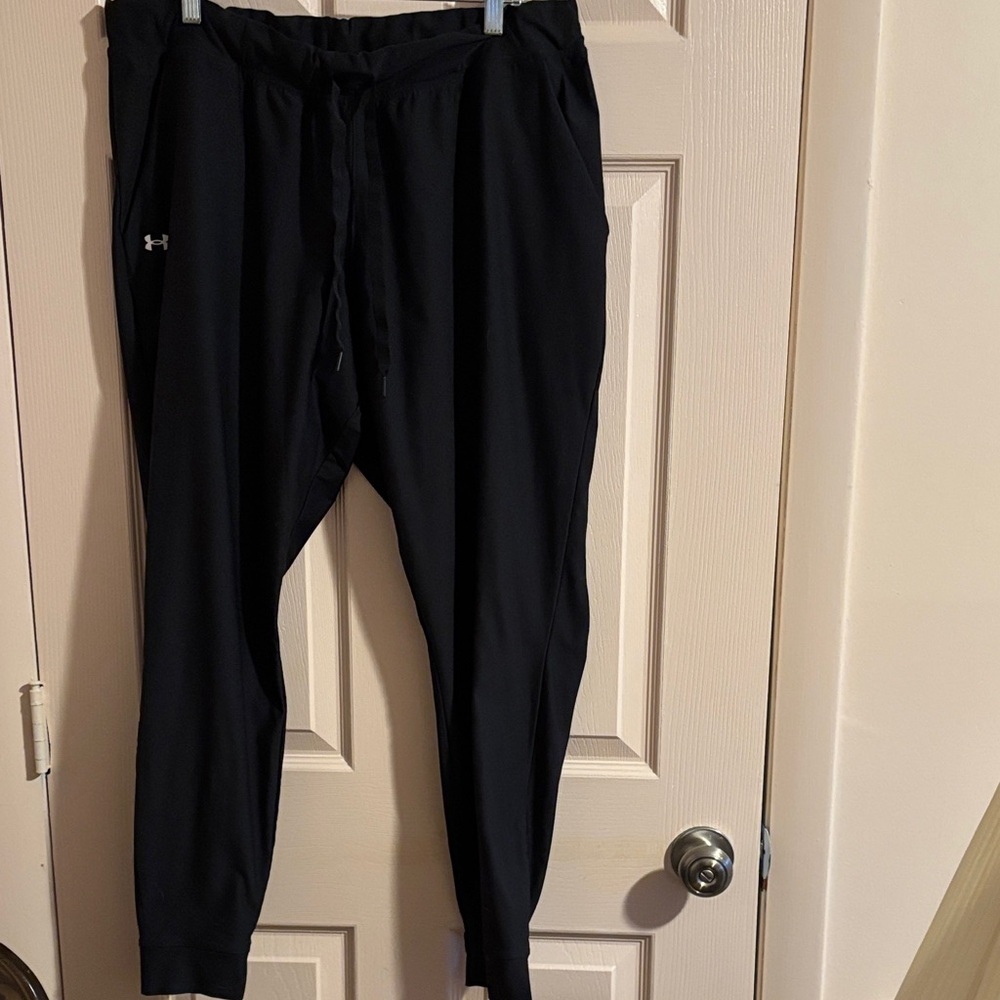 Under Armour women’s Black Sweatpants